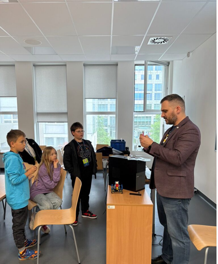 Rakietą lecimy w kosmos